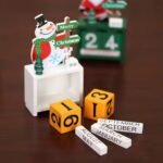 Decoratiune Mos Craciun de tip calendar